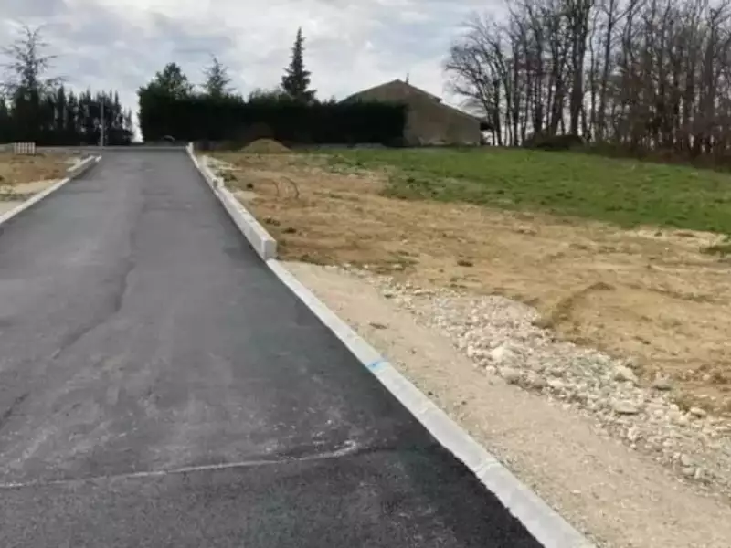 Terrain à bâtir, 597 m² - Saint-Donat-sur-l'Herbasse (26260)