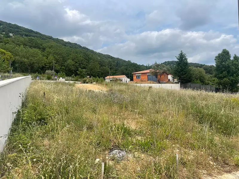 Terrain à bâtir, 300 m² - Vailhauquès (34570)