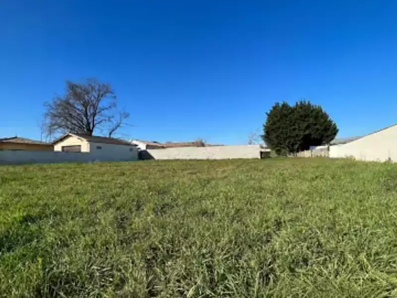 Terrain à bâtir, 420 m² - Saint-André-de-Cubzac (33240)