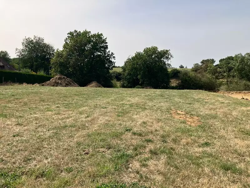 Terrain à bâtir, 502 m² - Arpajon-sur-Cère (15130)