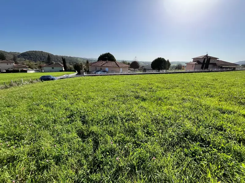 Terrain à bâtir, 1 000 m² - Saint-Etienne-de-Maurs (15600)