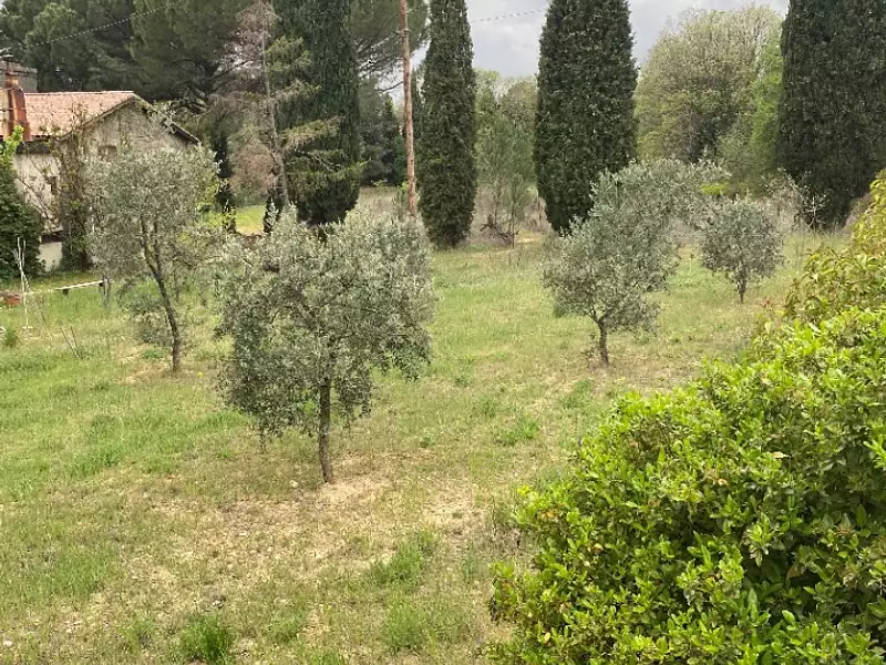 Terrain à bâtir, 405 m² - Cadenet (84160)