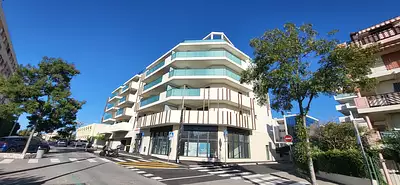 COMMERCES