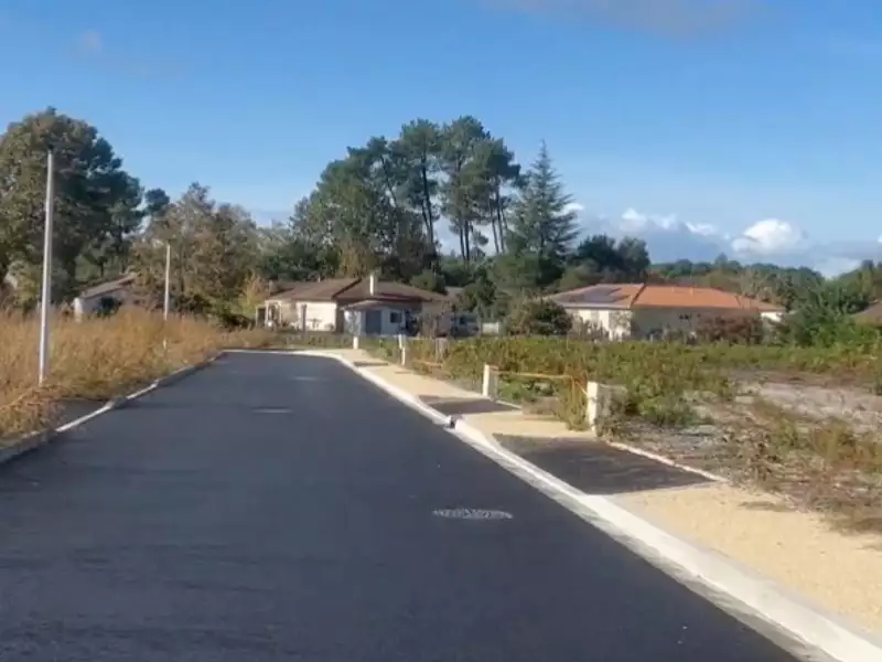 Terrain à bâtir, 360 m² - Le Barp (33114)