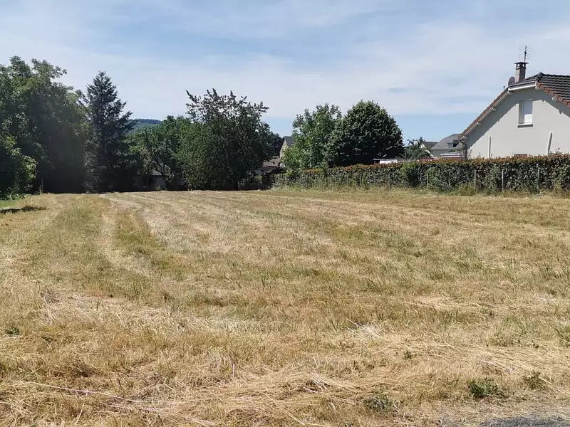 Terrain à bâtir, 1 900 m² - Le Mayet-de-Montagne (03250)