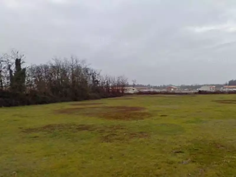 Terrain à bâtir, 640 m² - Podensac (33720)