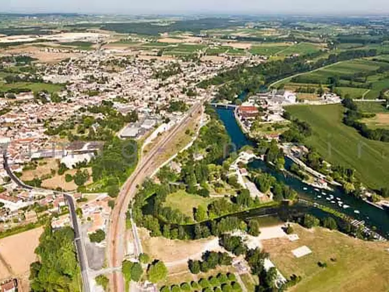 Terrain à bâtir, 600 m² - Châteauneuf-sur-Charente (16120)