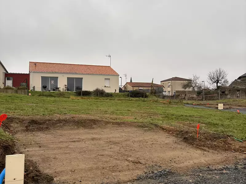 Terrain à bâtir, 385 m² - La Pommeraye (49620)