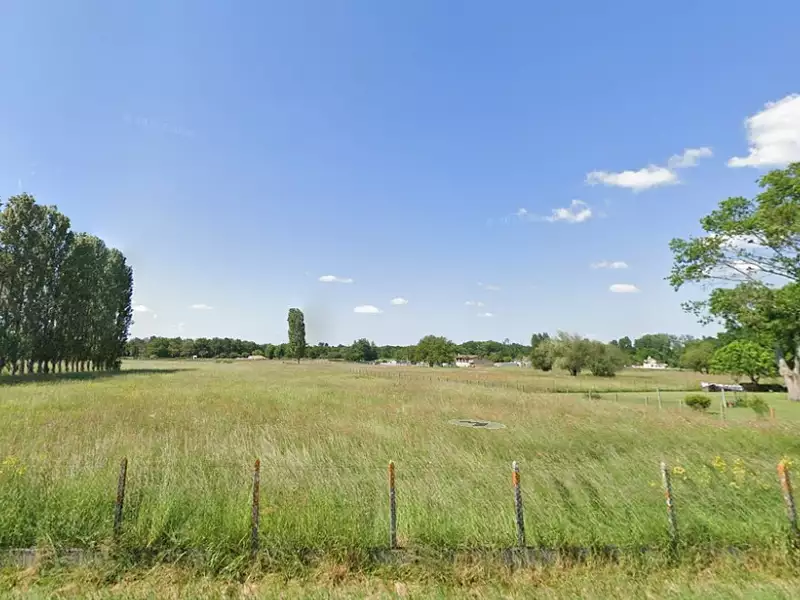 Terrain à bâtir, 790 m² - Saint-Savin (33920)