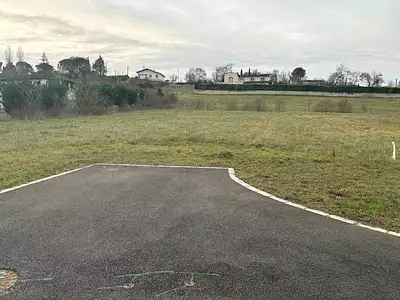 Terrain à bâtir, 740 m²