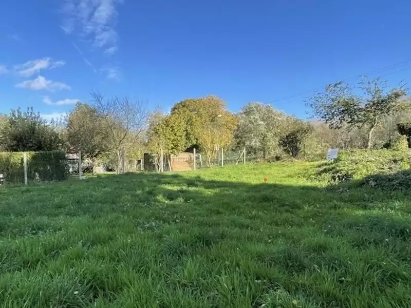 Terrain à bâtir, 690 m² - Thaon (14610)