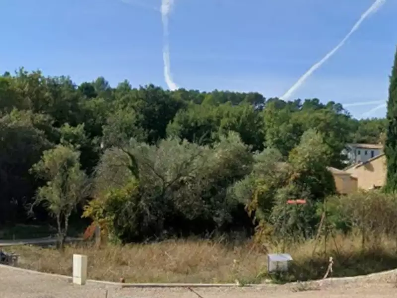 Terrain à bâtir, 500 m² - Cabasse (83340)