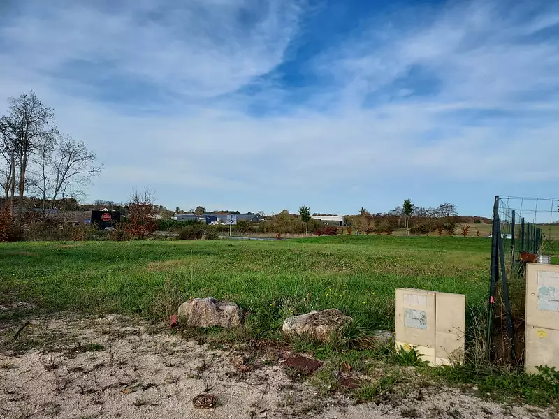 Terrain à bâtir, 682 m² - Cour-Cheverny (41700)