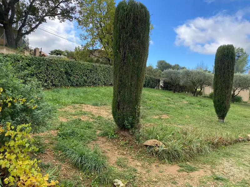 Terrain à bâtir, 530 m² - Cadenet (84160)