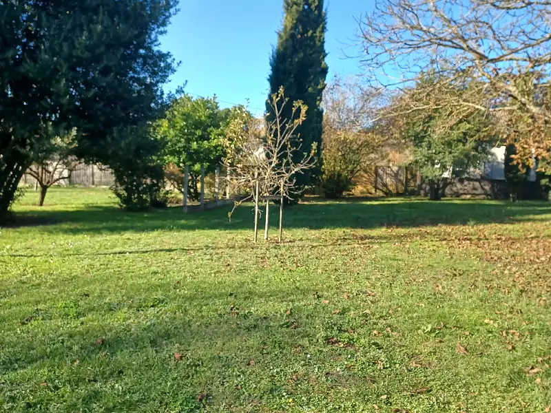 Terrain à bâtir, 600 m² - Bassens (33530)