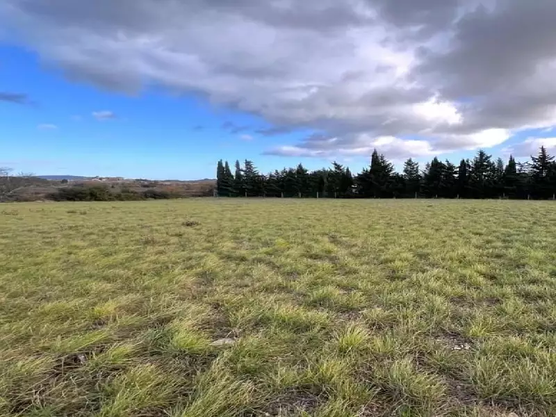 Terrain à bâtir, 2 400 m² - Pouzols-Minervois (11120)