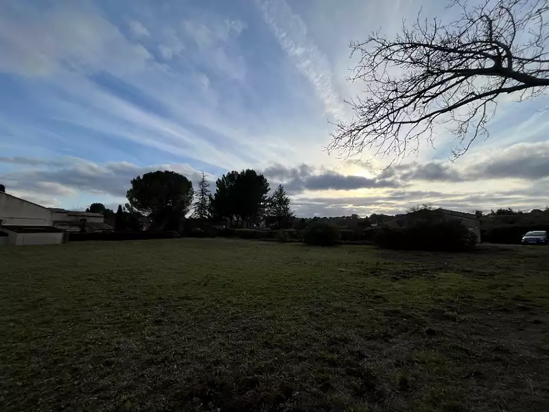 Terrain à bâtir, 1 100 m² - Salernes (83690)