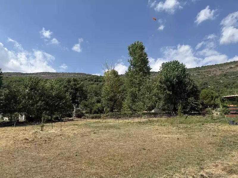Terrain à bâtir, 800 m² - Saint-Vallier-de-Thiey (06460)