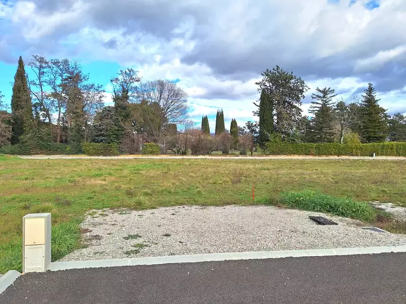 Terrain à bâtir, 897 m² - Peyruis (04310)