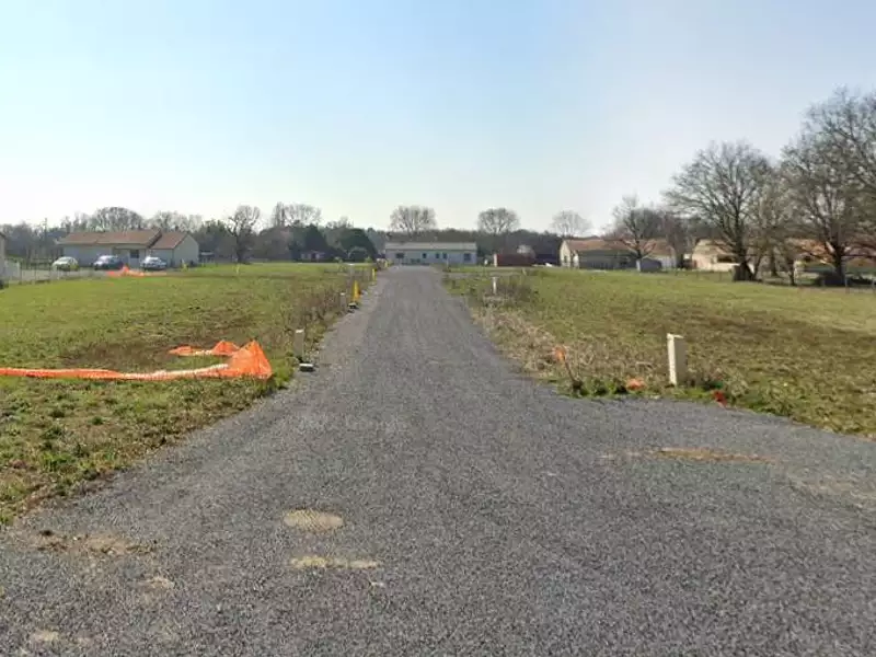Terrain à bâtir, 300 m² - Poitiers (86000)