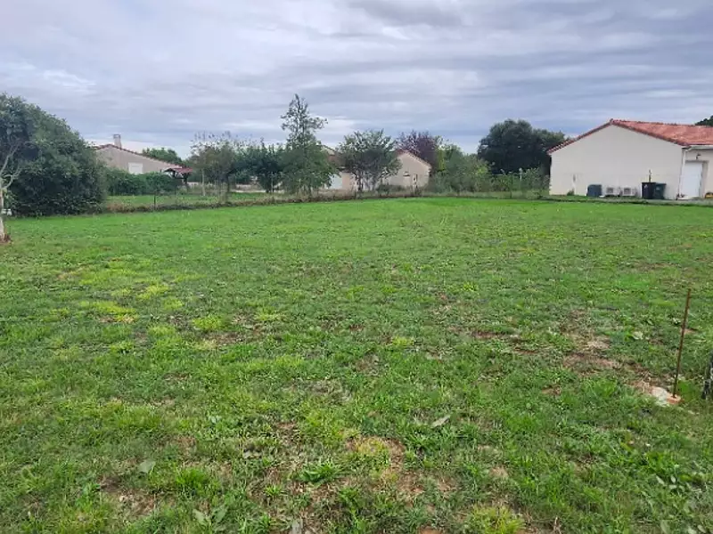 Terrain à bâtir, 640 m² - Lagrave (81150)