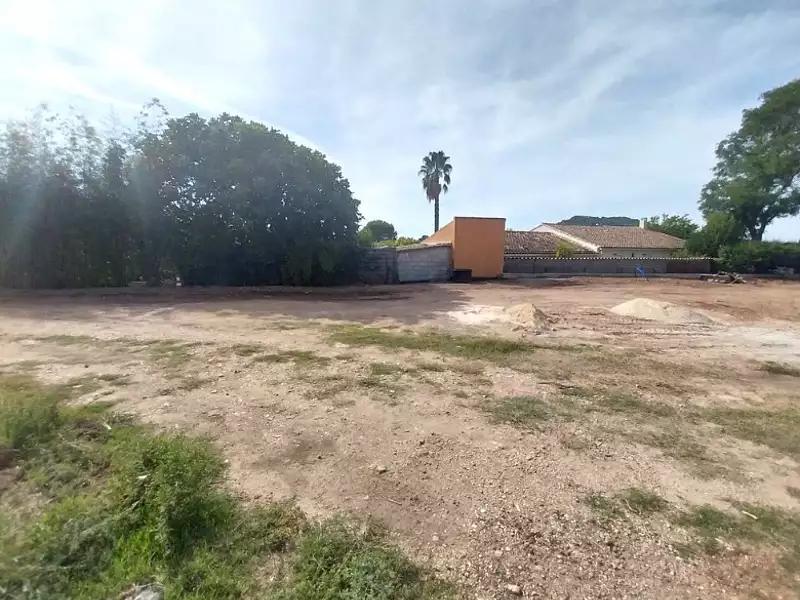 Terrain à bâtir, 687 m² - Carnoules (83660)