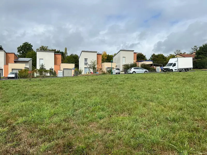 Terrain à bâtir, 627 m² - Naucelles (15250)