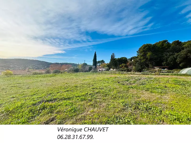 Terrain à bâtir, 1 070 m² - Draguignan (83300)