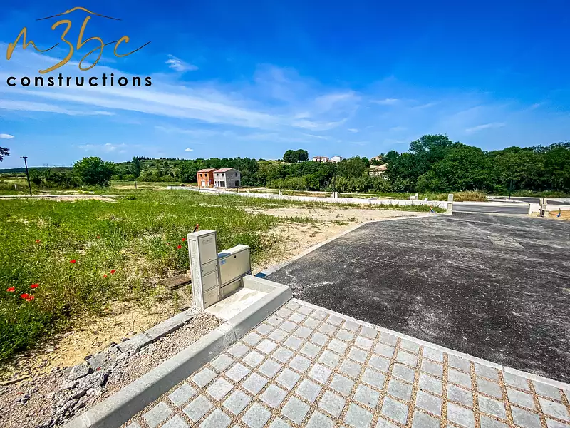 TERRAIN CONSTRUCTIBLE 370 m²  - Lespignan (34710)