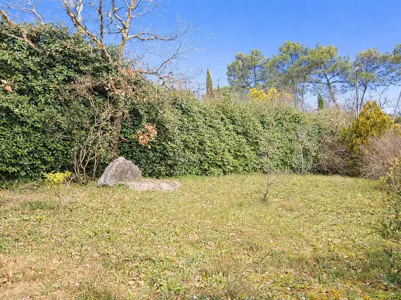 Terrain à bâtir, 1 061 m² - Rocbaron (83136)