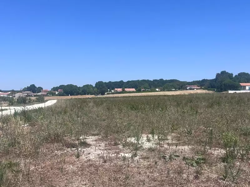 Terrain à bâtir, 335 m² - Grézac (17120)