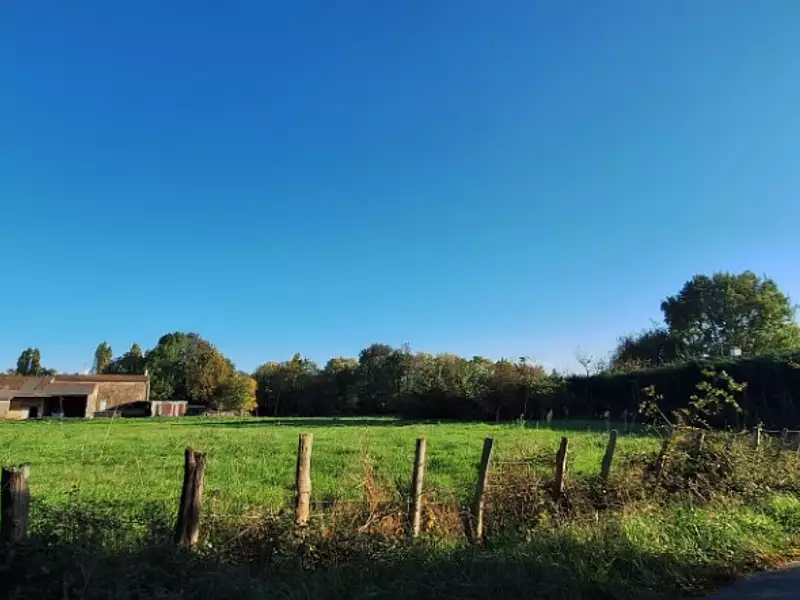 Terrain à bâtir, 674 m² - Saujon (17600)