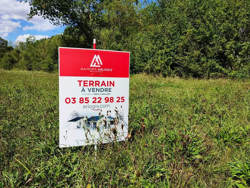 Terrain à bâtir, 680 m² - La Chapelle-de-Guinchay (71570)