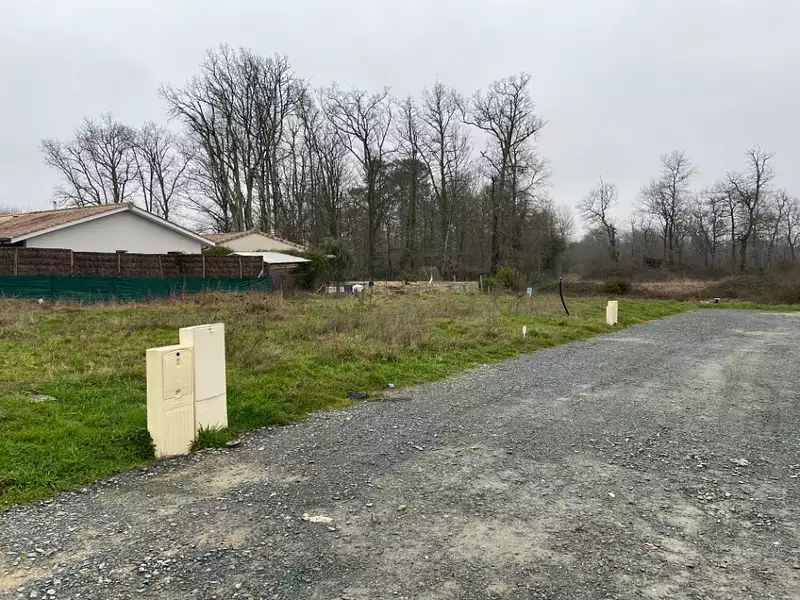 Terrain à bâtir, 323 m² - Les Billaux (33500)