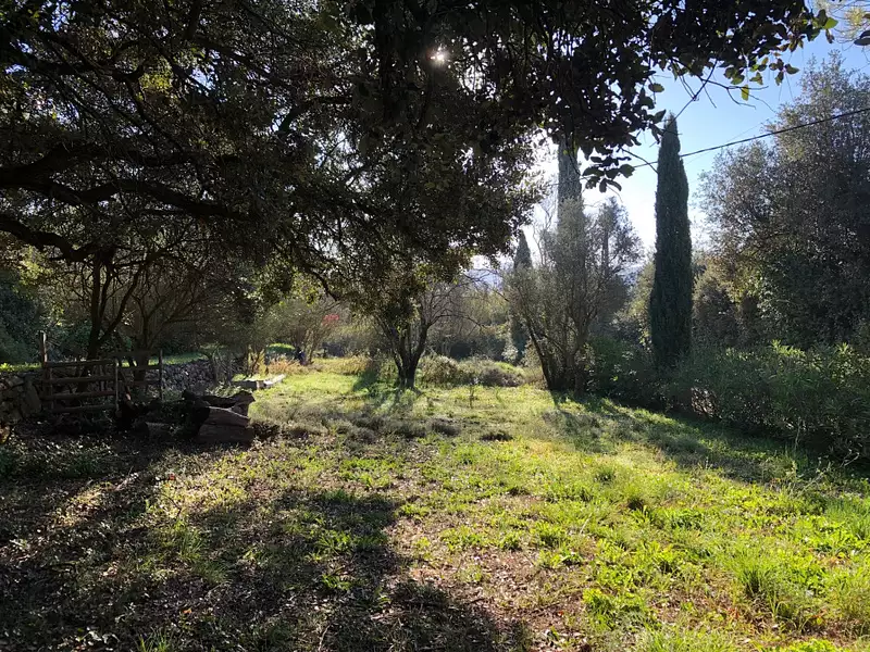 Terrain à bâtir, 880 m² - Carnoules (83660)