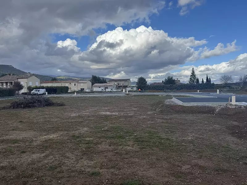 Terrain à bâtir, 668 m² - Les Mées (04190)