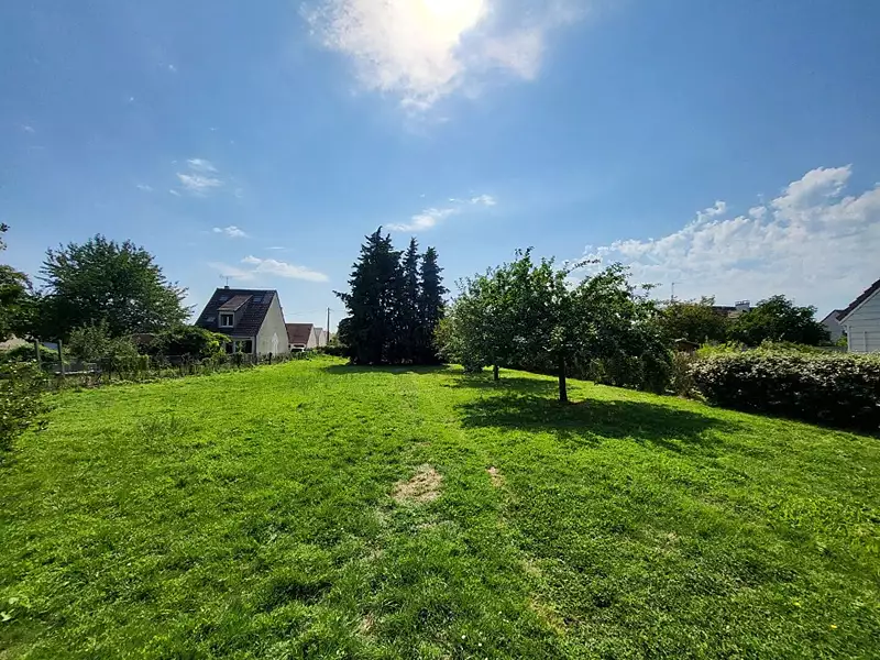Terrain à bâtir, 748 m² - Guignes (77390)