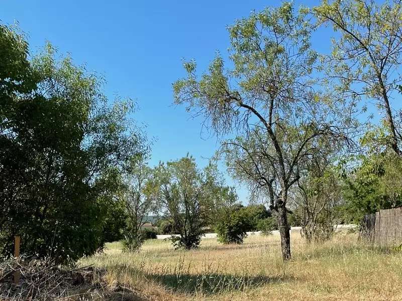 Terrain à bâtir, 420 m² - Saint-Quentin-la-Poterie (30700)