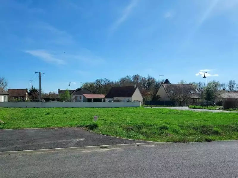 Terrain à bâtir, 640 m² - Suèvres (41500)