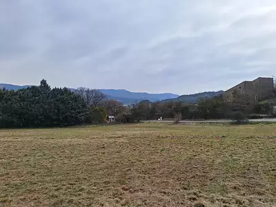 Terrain à bâtir, 676 m²