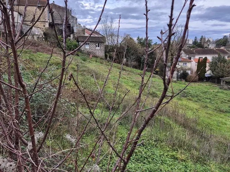 Terrain à bâtir, 540 m² - Angoulême (16000)