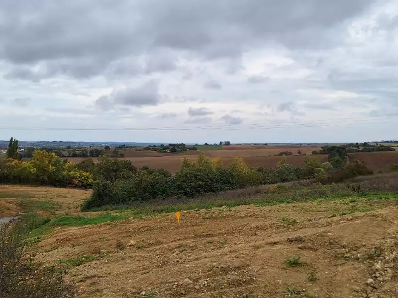 Terrain à bâtir, 365 m² - Sainte-Livrade (31530)