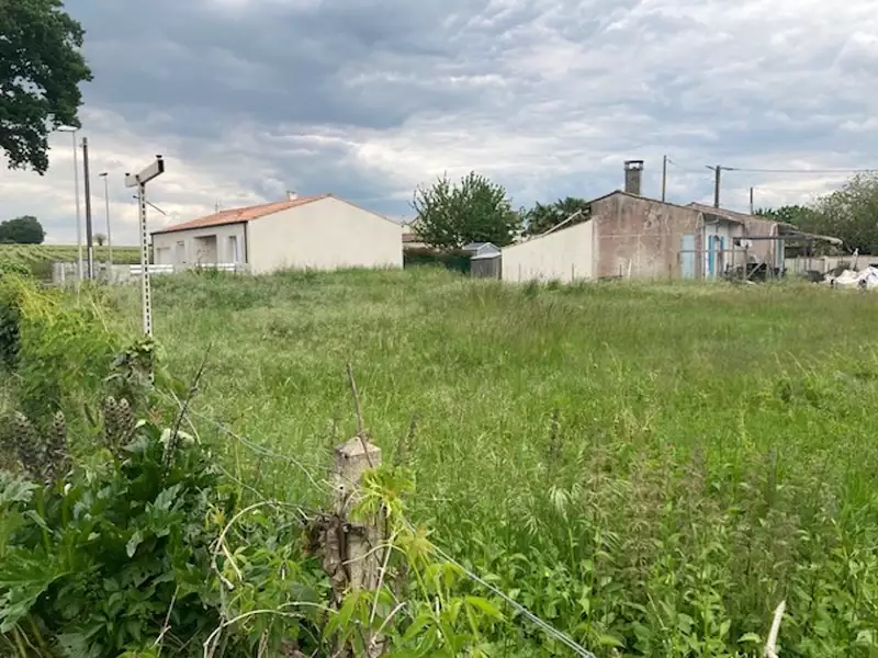 Terrain à bâtir, 696 m² - Chaniers (17610)