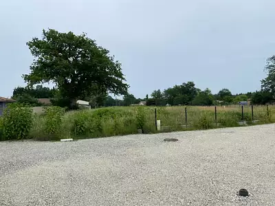 Terrain à bâtir, 704 m²