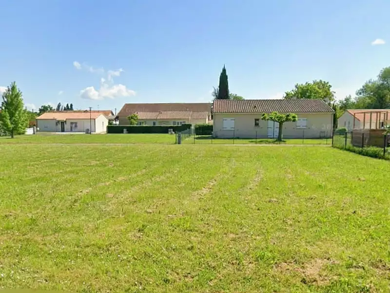 Terrain à bâtir, 530 m² - Montpon-Ménestérol (24700)