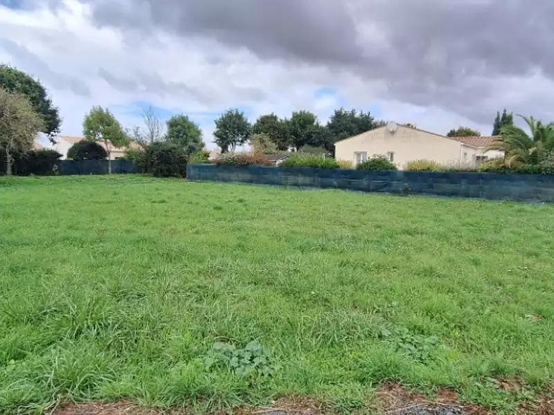 Terrain à bâtir, 634 m² - Saujon (17600)