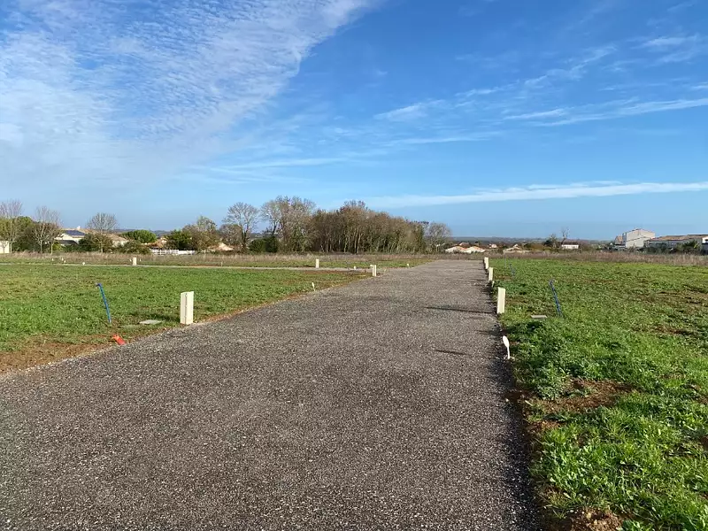 Terrain à bâtir, 329 m² - Surgères (17700)