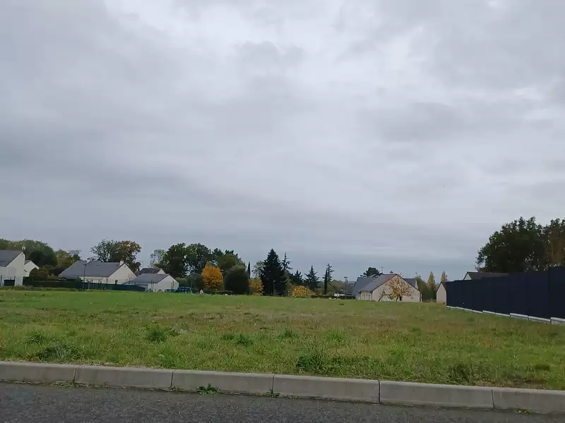 Terrain à bâtir, 603 m² - Allonnes (49650)