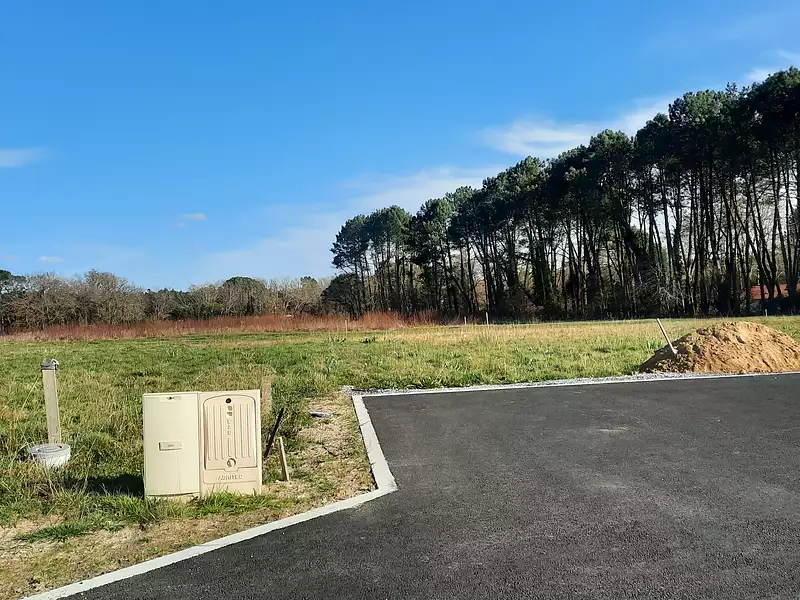 Terrain à bâtir, 615 m² - Hinx (40180)