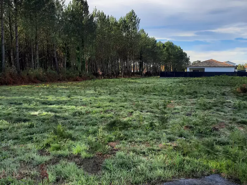 Terrain à bâtir, 640 m² - Azur (40140)